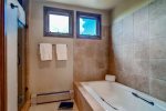 Highlands Slopeside - Bathroom